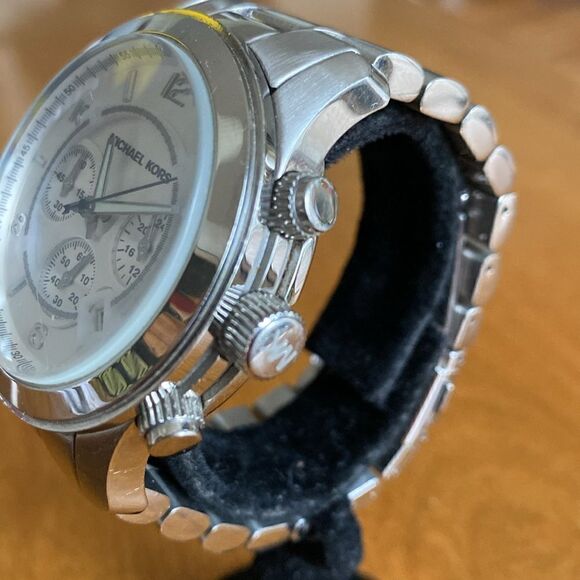 Michael Kors Runway Silver Dial Silver Stainless Steel Strap Watch For Men - Picture 2 of 8